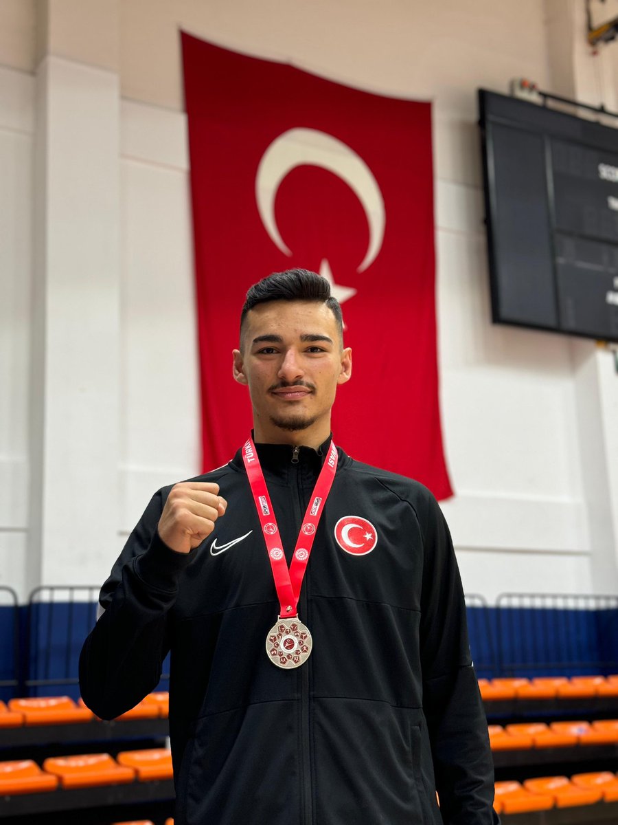 NOHUniversitesi's tweet photo. Üniversitemiz Spor Bilimleri Fakültesi öğrencisi Kutay Şimşek, Türkiye Açık Turnuvası'nda 79 kg'da Light Contact'ta gümüş🥈, Kick Light'ta ise bronz madalya 🥉 kazandı.

Tebrikler Kutay🤗🥊

#NÖHÜ
#Niğde
@DrHasanUslu https://t.co/XZ0EVEKK3q
