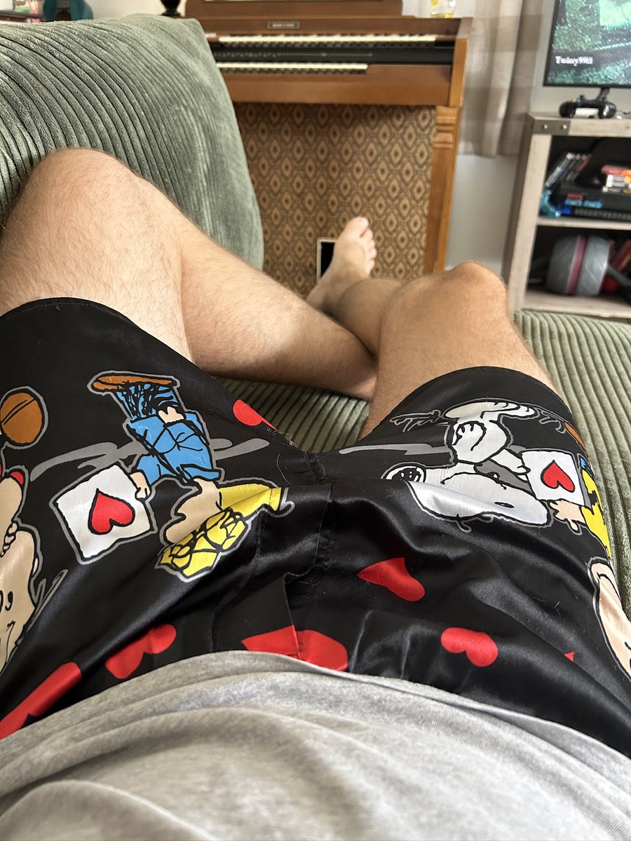 sagging_satin's tweet photo. No pants Saturdays https://t.co/W6H7izmQjf