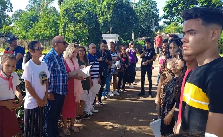 BayamoL76333's tweet photo. Desde #Bayamo rendimos tributo ante el Monumento Nacional Batalla de Peralejo en su aniversario 129 con el acto de graduación de los estudiantes de la Escuela Taller Walter Betancourt Fernández de la Oficina del Historiador de esta ciudad.
#CubaEnModoVictoria https://t.co/OOekX7bvWM