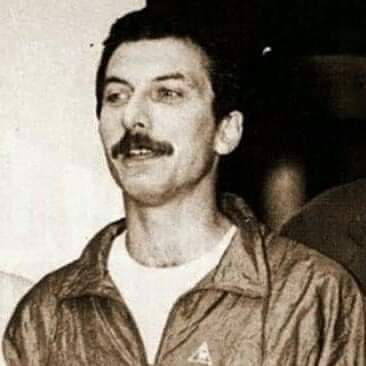 TUVO DIAS EN UN POZO ESPERANDO QUE LO MATARAN 3 O 4 VECES AL DIA,SECUESTRADO.
se dan cuenta de que personalidad se formó.
Fue presidente de los argentinos y nos enseñó a vivir en libertad...SE FUE EN ANDAS DEL PUEBLO...ES MI QUERIDO PRESIDENTE
MAURICIO MACRI...