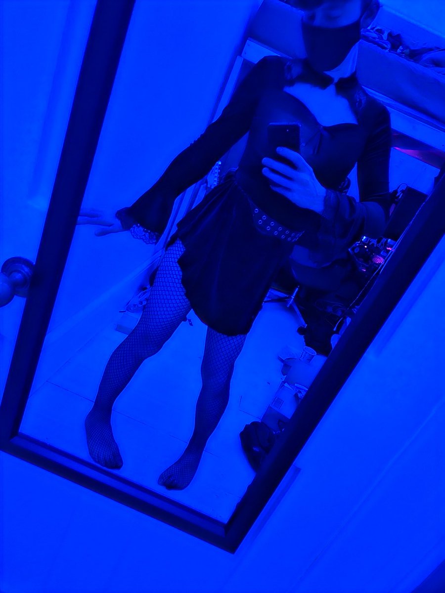 CemeteryKitty66's tweet photo. Really feeling this dress 💙🖤💙🖤

#femboy #femboys #sissy #nsfwtwtًً  #crossdresser https://t.co/aOKYMjxYwh
