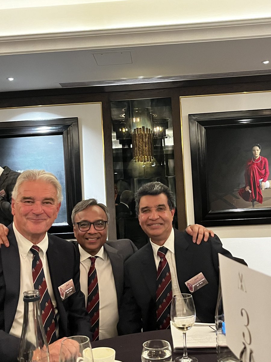 Beeraycee's tweet photo. A pleasure, as always, to catch up with my fellow alumni of @Sps_darj at the annual OPA(Europe) reunion. An honour to be inducted into the @oldpaulites Committee. Moniti Meliora Sequamur! https://t.co/IF2tYZls5I