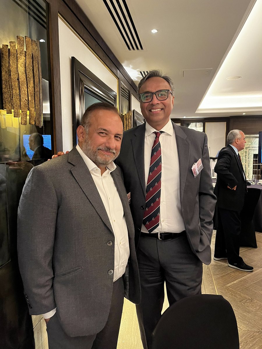 Beeraycee's tweet photo. A pleasure, as always, to catch up with my fellow alumni of @Sps_darj at the annual OPA(Europe) reunion. An honour to be inducted into the @oldpaulites Committee. Moniti Meliora Sequamur! https://t.co/IF2tYZls5I