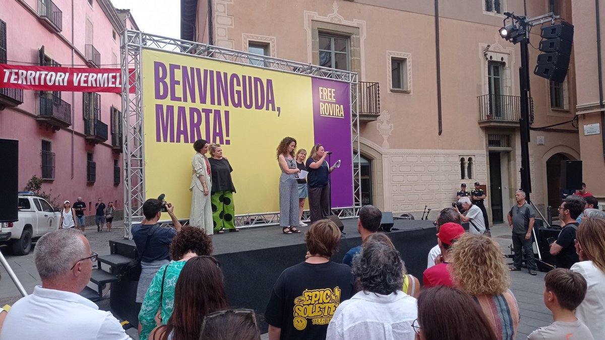 Hem esperat molt aquest dia, i avui per fi és realitat. Benvinguda a #Vic, <a href="/martarovira/">Marta Rovira Vergés</a>!