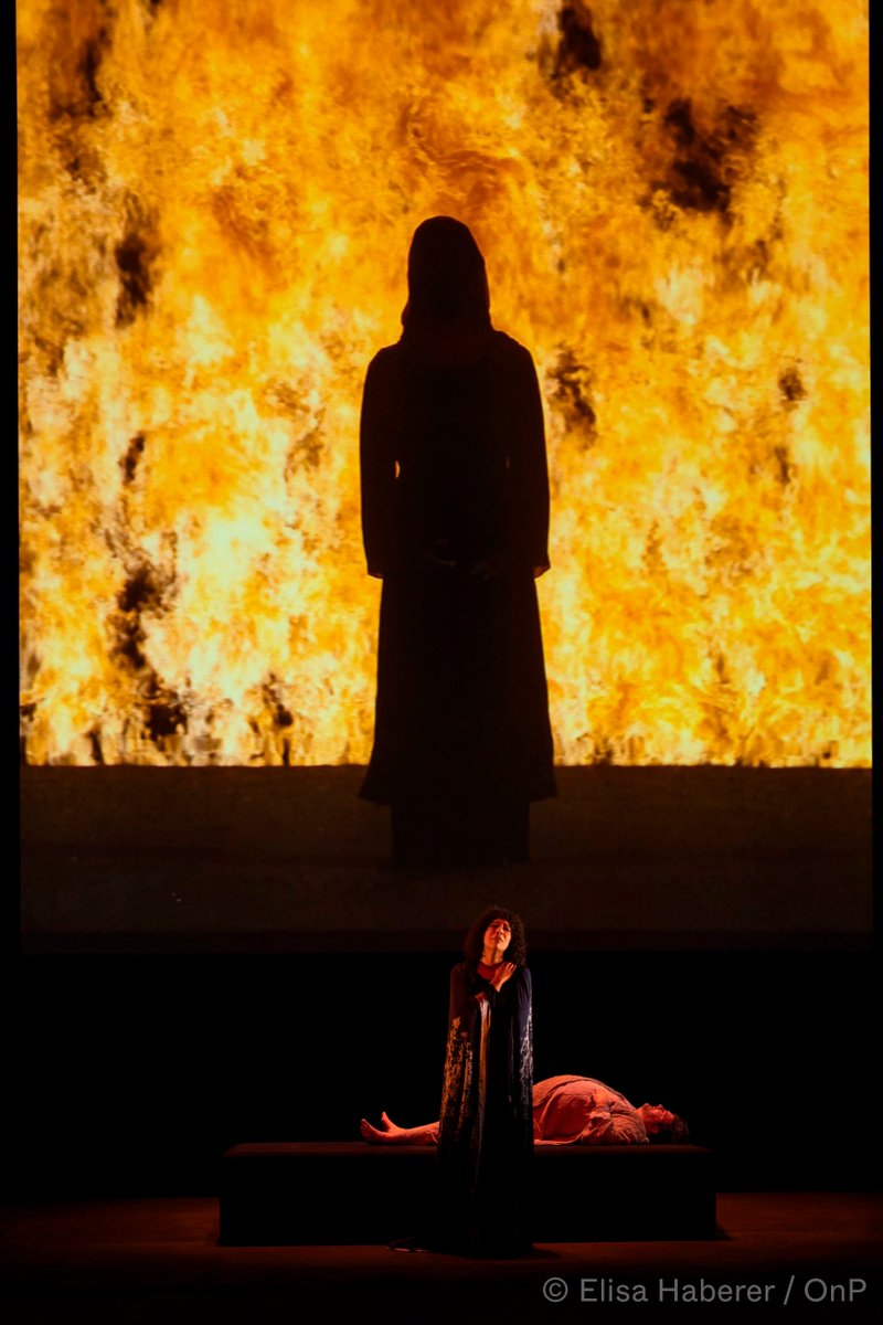 L’Opéra de Paris rend hommage au vidéaste Bill Viola, dont la collaboration avec Peter Sellars a fait naître une œuvre d'art total.
Hypnotique, obsédante, radicale, la production "Tristan et Isolde" a marqué l’histoire de l’Opéra de Paris et ne cessera de nous fasciner.