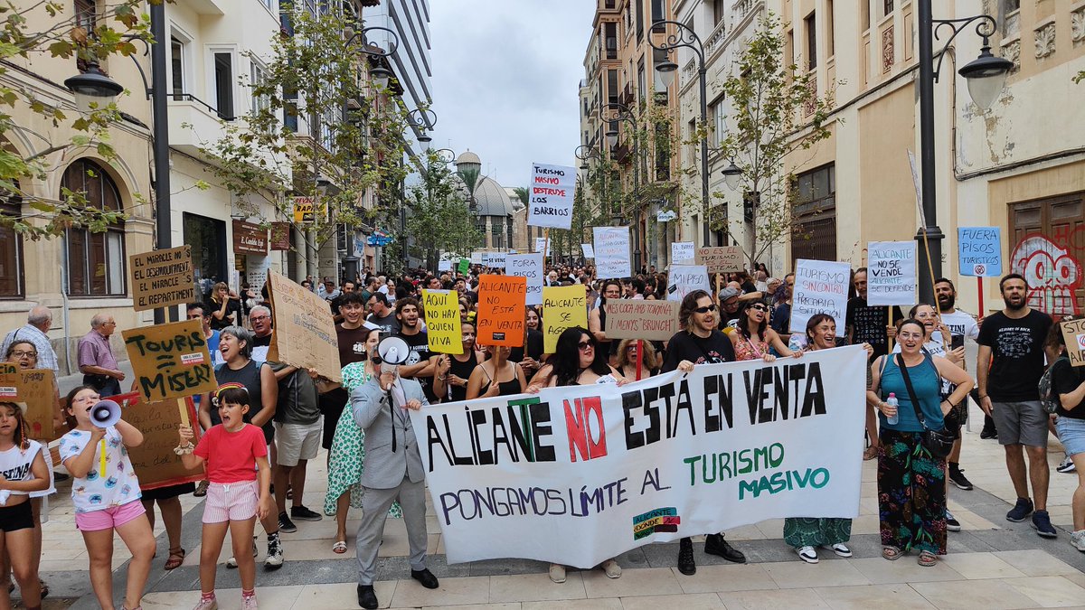 🔊 Manifestació Alacant no està en venda!

Denunciem els impactes negatius de la indústria turística a la nostra ciutat ✊🏻

#AlicanteDóndeVas
