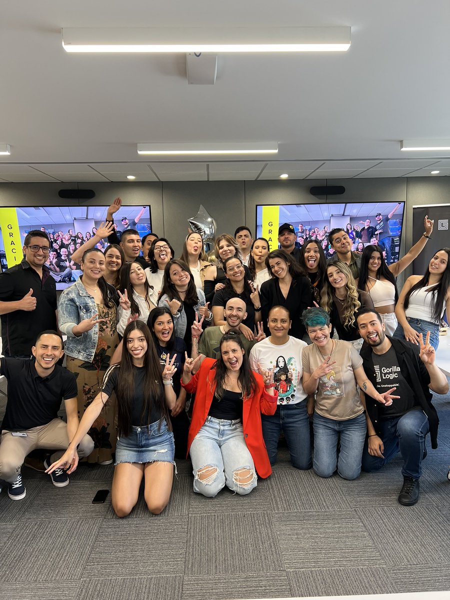 mariafrancodev's tweet photo. A new achievement, where I wanted to learn another way to do backend. What a complete JavaScript course, I am very happy and grateful to all the tutors, for their level of teaching and effort. 
 
Thanks 
@gorillalogic 
@WWCodeMedellin https://t.co/3nOrmY1Rq6