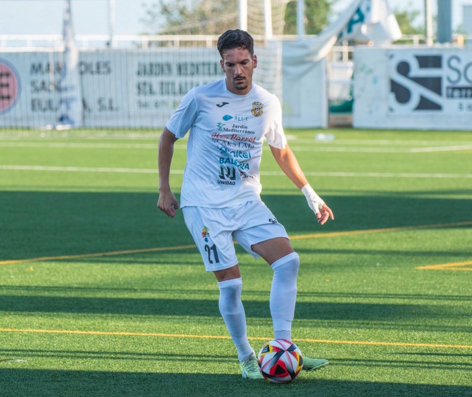 🗣 Conoce a <a href="/Luismadrigal93/">Luis Madrigal Caro</a> 

📍 Sevilla    
📅 21/03/1993 (31 años)
💥 Lateral izquierdo    
🔙 <a href="/Penyadeportiva/">SCR Peña Deportiva</a> 

#TornemACasa #Ambelverdalcor 💚