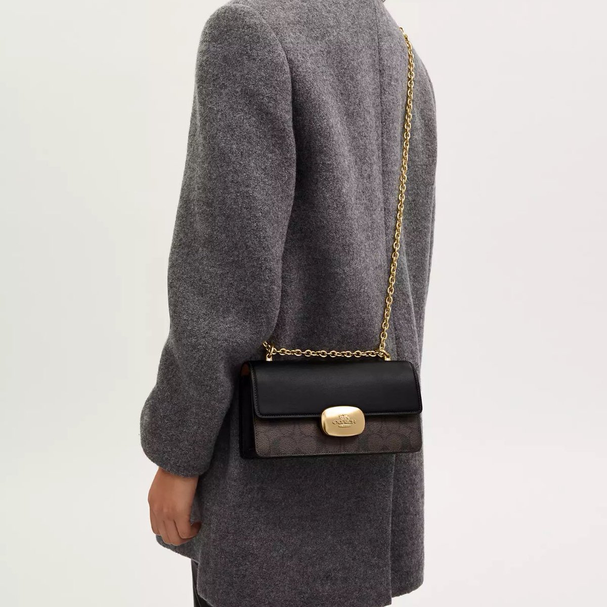 Coach | كوتش 🖤

السعر 497 ريال 
سعر الشحن يتحدد بعد ماتوصل البريد