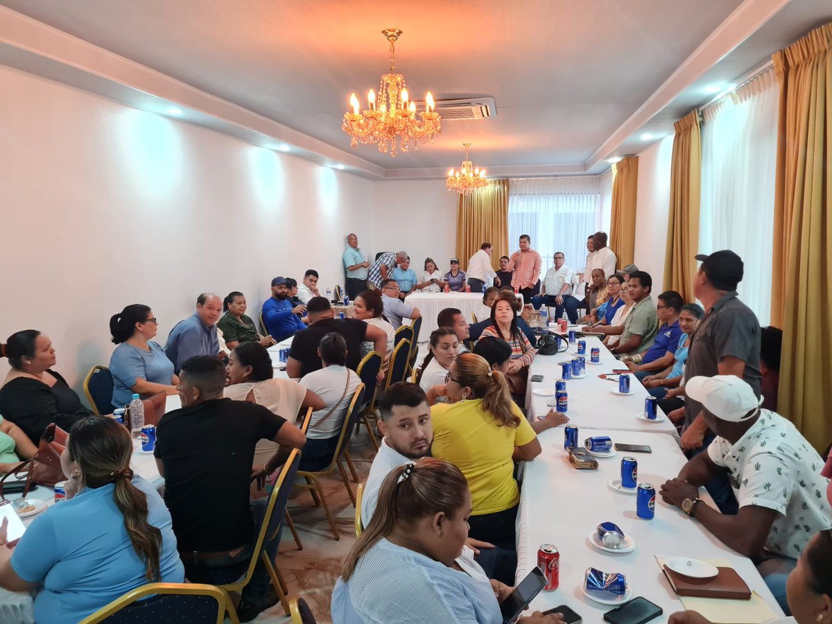 ComisionCortes's tweet photo. Reunión de Trabajo en el Municipio de Puerto Cortés. #firmesporhonduras https://t.co/FnMBlpfBNt