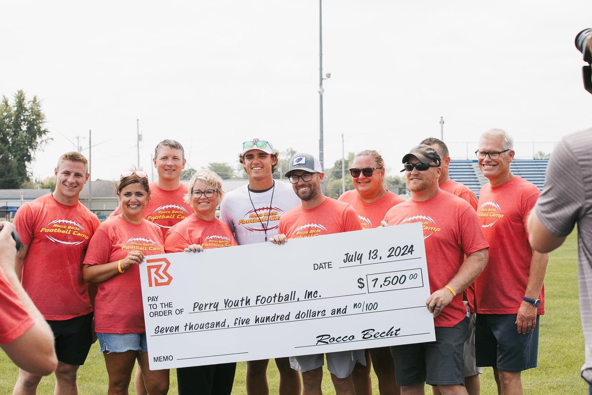ChrisMWilliams's tweet photo. Iowa State QB Rocco Becht donated $7,500 of his NiL money to Perry Youth Football today. More money will be trickling in from donations to the camp as well. 📸 @JacquelineCord https://t.co/xODDDyfNEV
