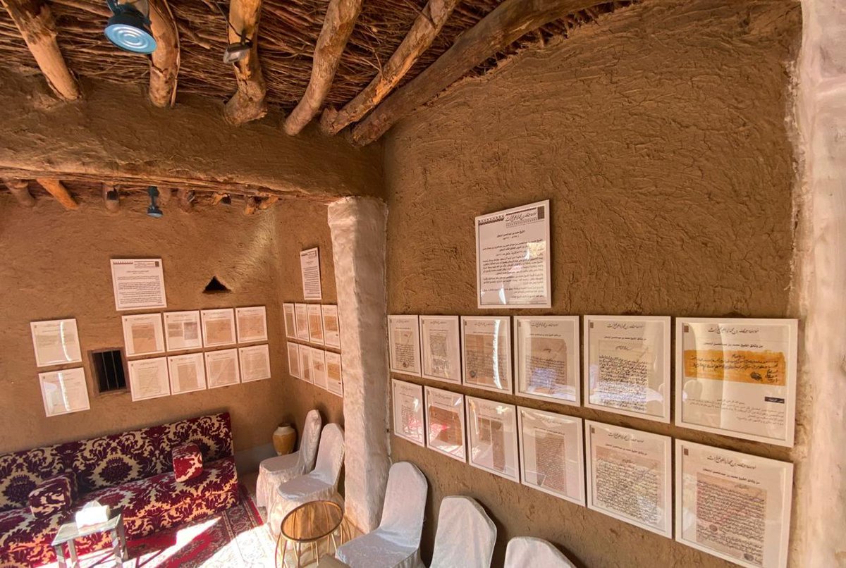 سيره ورسالة حياة امراه اسمها نوره

 عندما كتبت هذه الكلمات فى سيرة ورسالة   عمتي نوره بنت عبدالعزيز بن عبدالمحسن ابابطين رحمها الله واسكنها فسيح جناته لانني شعرت ان هذه المرآه الفاضلة  والتي ادت رسالتها فى جميع مراحل حياتها  تصلح ان تدرس لبناتنا الكريمات من اجل الفائدة
  ارجو