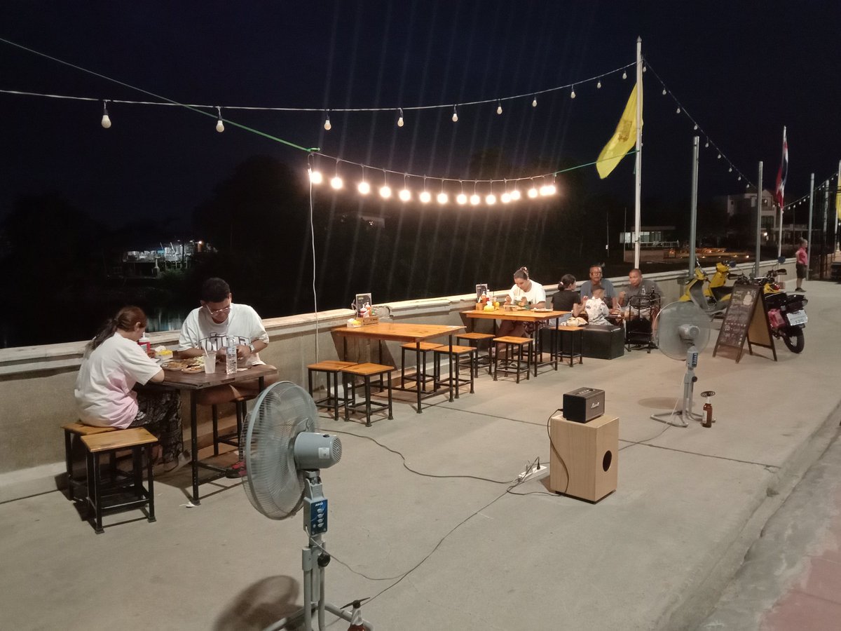 สเต๊กริมเขื่อนหน้าอำเภอเสนากินได้ตั้งแต่11:00-22:00 แต่ถ้าหลังจากนั้นกินเหล้าต่อกับพวกเราได้😂😂
#เสนาก็ต้องจัด