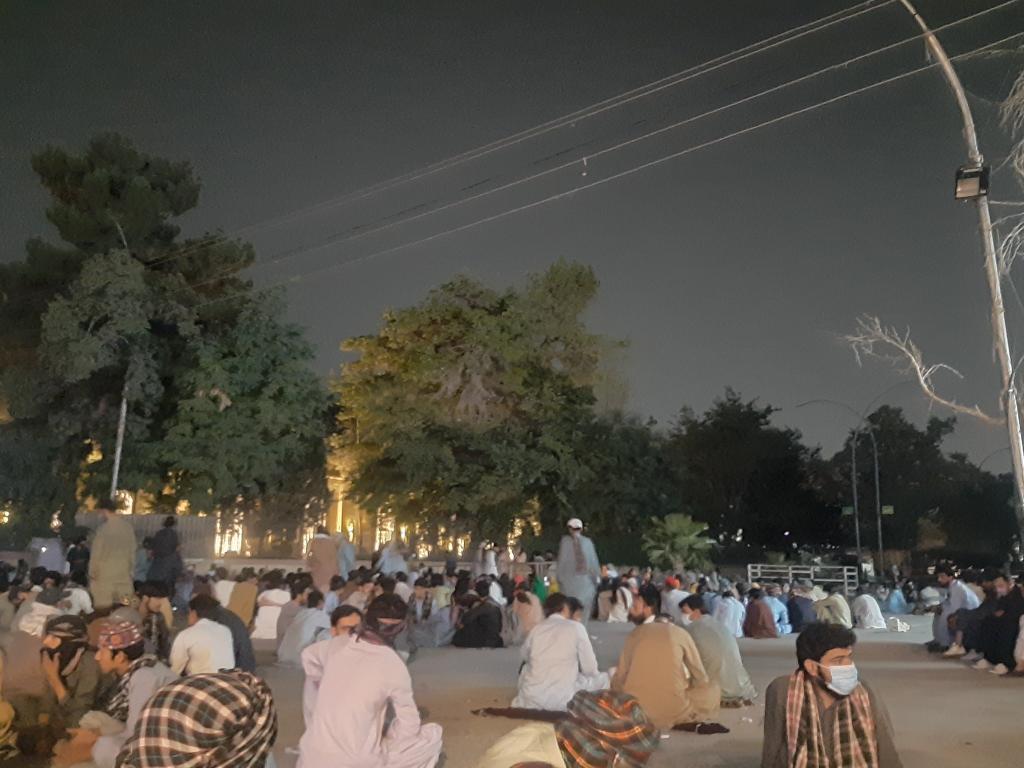 BibagarB's tweet image. Despite of different tactics used to sabotage the sit-in protest, the brave Baloch nation remains firm and unmoved.
#QuettaProtest
#Balochistan