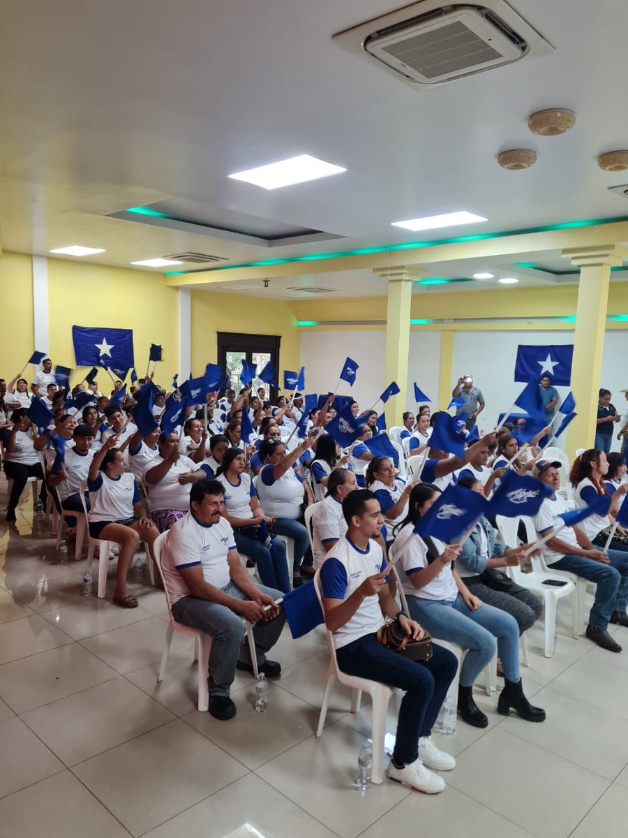ComisionCortes's tweet photo. Reunión de Trabajo en el Municipio de Villanueva. #firmesporhonduras https://t.co/Gj7zBqVxtU