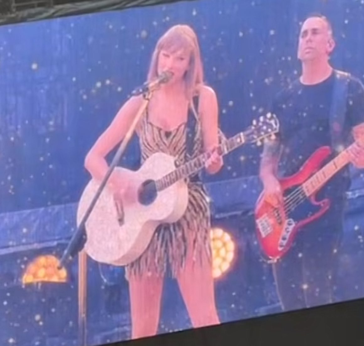 tswifterastour's tweet image. 🚨| TAYLOR SWIFT STUNS IN NEW FEARLESS DRESS AT TODAY'S SHOW! #MilanTSTheErasTour