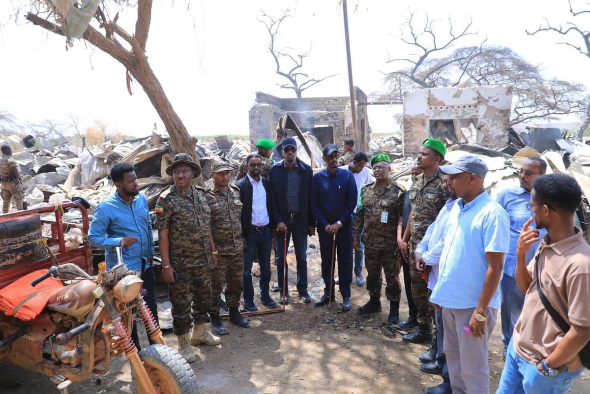 Jigjigamedia's tweet image. Ethiopian defense forces in #Luuq district #Jubaland #Somalia is mediating/ resolving a conflict between #Marehan and #Rahanweyn tribes. Thanks to ENDF for hosting peace conference