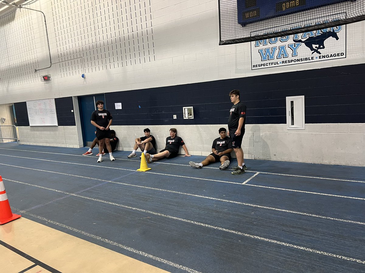 DevilOL65's tweet image. Great day competing at the Downers Grove South linemen challenge today! Boys competed and gave it their all. Proud of the guys for working as a team and wanted to compete this morning! #EARNIT #SMASH