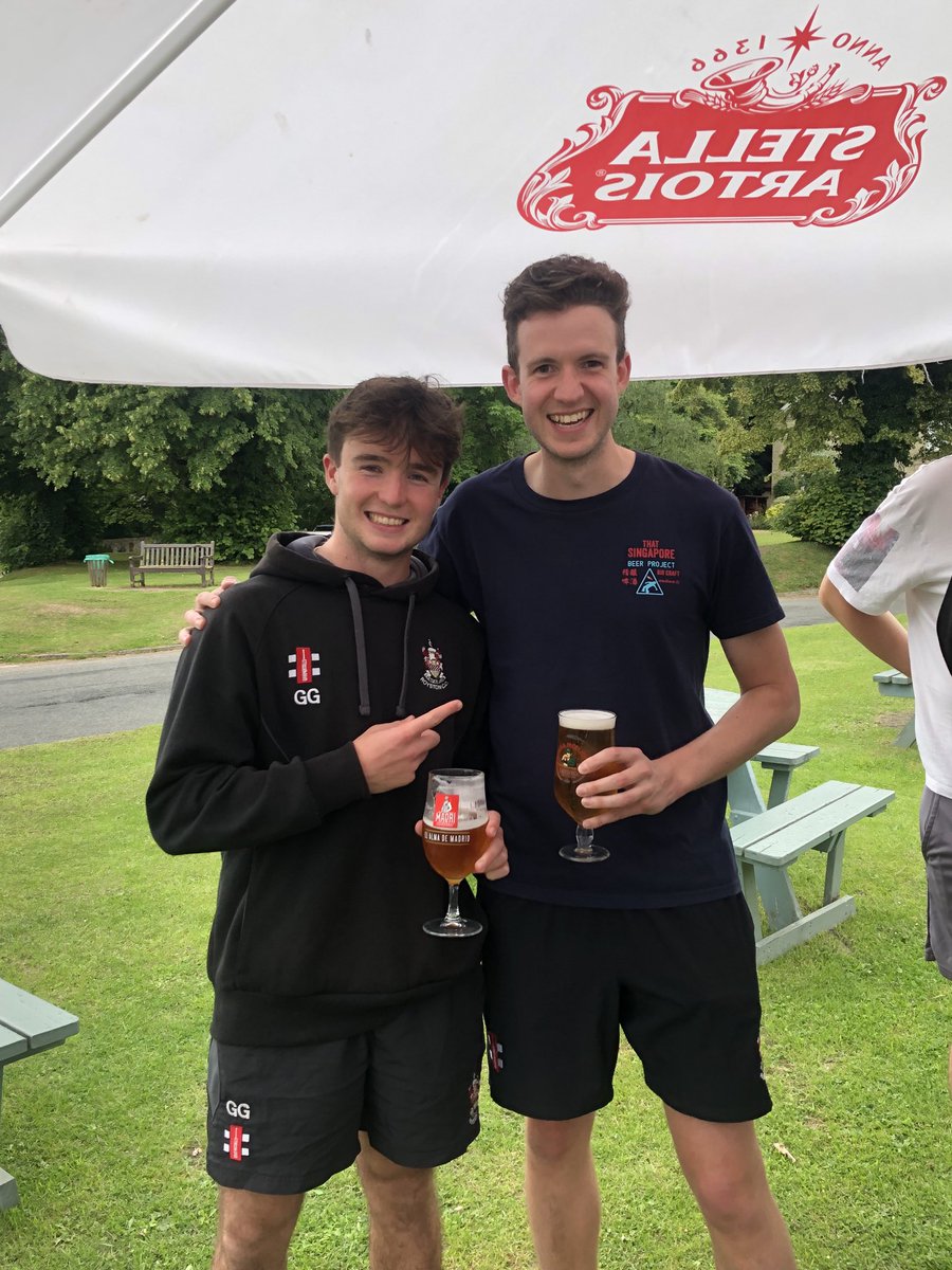 RoystonCC's tweet photo. Here’s your #Victorypints George and Paul ⁦@FoxAndDuckHerts⁩ #COYC https://t.co/G8954WfIIe
