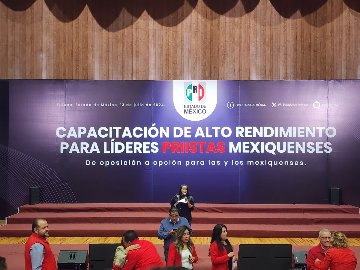 andreanavaj's tweet photo. La gente buena del @PRI_EDOMEX 🤩. 
Gracias presidenta @AnaLiliaHerrera ❣️ #ConVoluntadSomosMÁs #EstoyContigo https://t.co/U93n4gzOPd