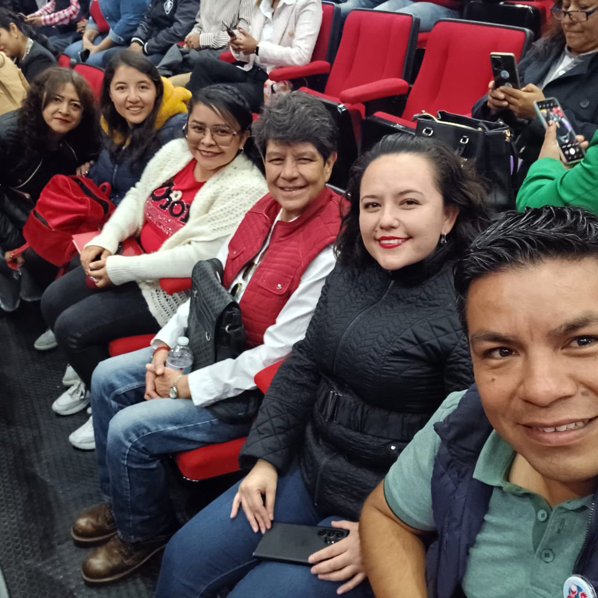 andreanavaj's tweet photo. La gente buena del @PRI_EDOMEX 🤩. 
Gracias presidenta @AnaLiliaHerrera ❣️ #ConVoluntadSomosMÁs #EstoyContigo https://t.co/U93n4gzOPd