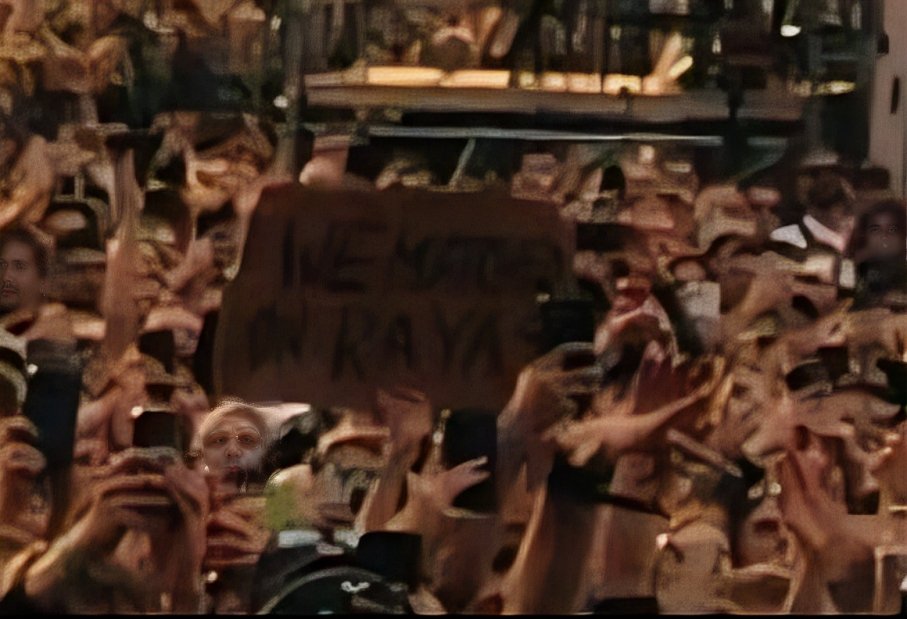 Tra i messaggi che ho trovato al mio rientro, c'è questo di un'amica che mi mostra un banner apparso durante l'esibizione dei Måneskin a Gdynia, in Polonia, lo scorso 3 luglio chiaramente indirizzato  Damiano.

✨ WE MATCHED ON RAYA ✨

Ancora rido 🤭

#damiano #raya #dating