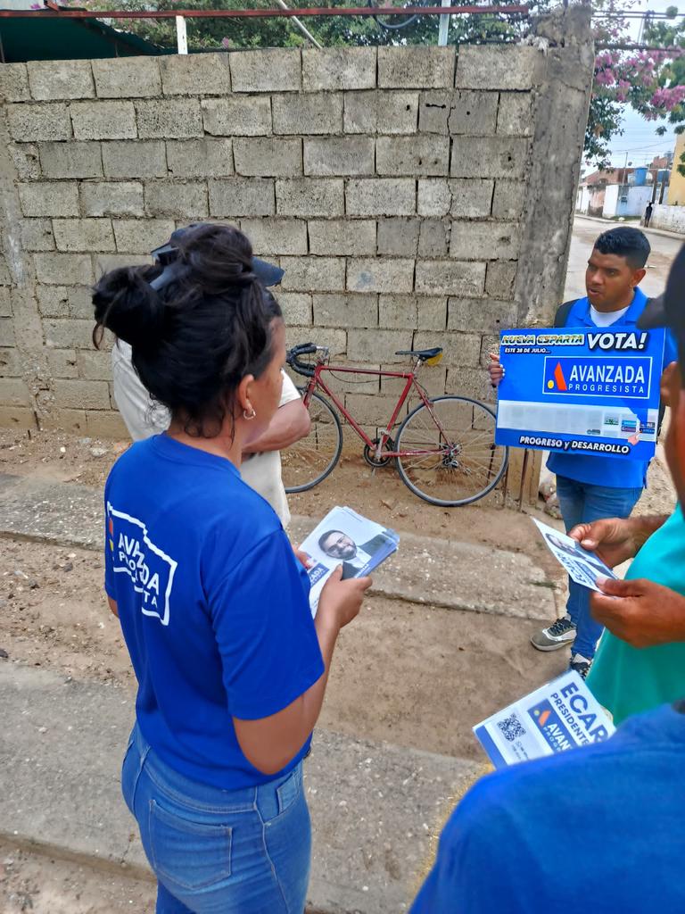 APnuevaesparta's tweet photo. Estamos en cerromar #Diaz llevando el mensaje de la nueva Venezuela, este 28 de Julio VOTA por #EcarriPresidente en la tarjeta de AVANZADA PROGRESISTA...
Es tiempo de Avanzar!!
@johanyanez85 https://t.co/kfNZ33Daep