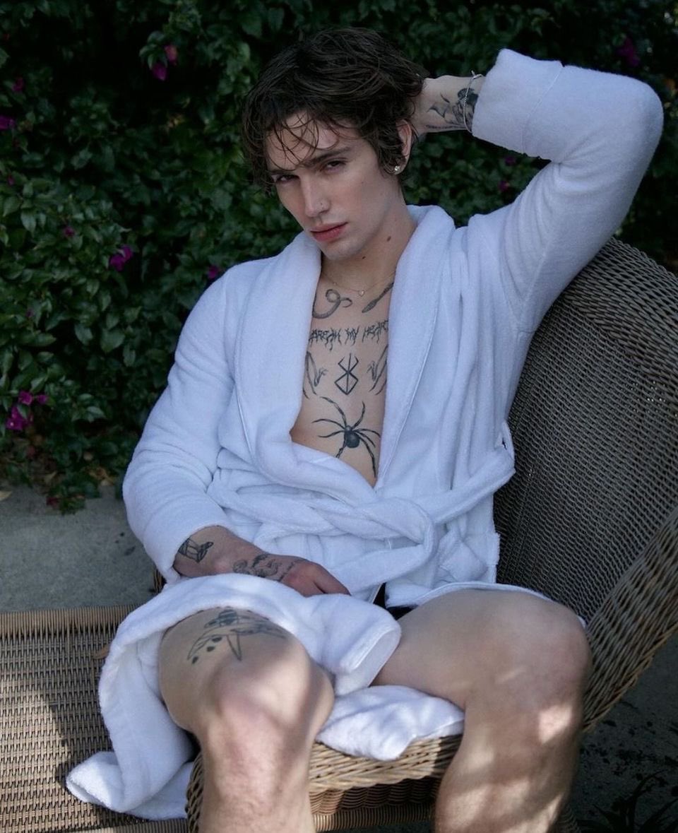 d4ddysgoodboy's tweet photo. Happy birthday to my daddy, my king, my alpha 🤤😈 https://t.co/STbYTiBy6d