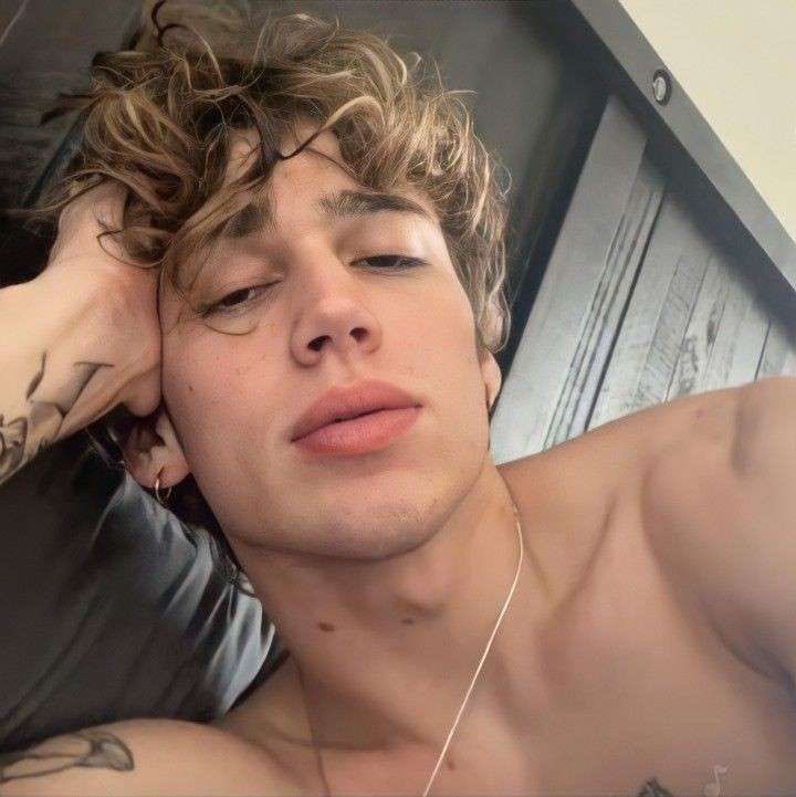 d4ddysgoodboy's tweet photo. Happy birthday to my daddy, my king, my alpha 🤤😈 https://t.co/STbYTiBy6d