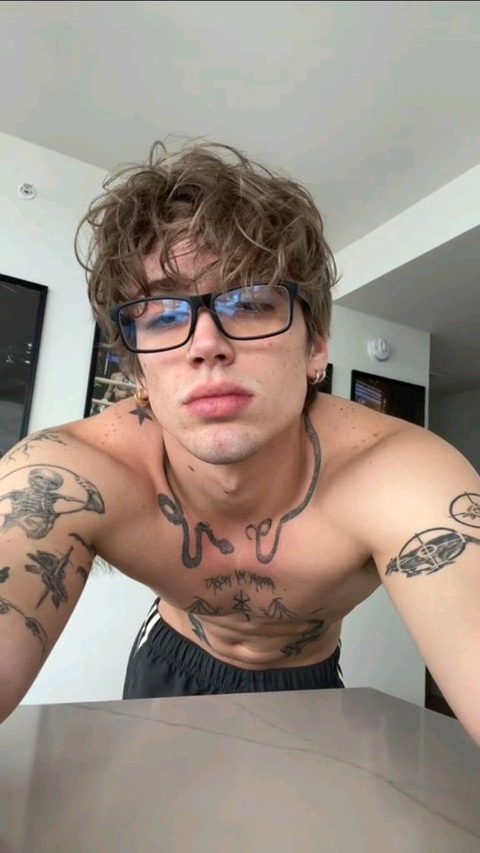 d4ddysgoodboy's tweet photo. Happy birthday to my daddy, my king, my alpha 🤤😈 https://t.co/STbYTiBy6d