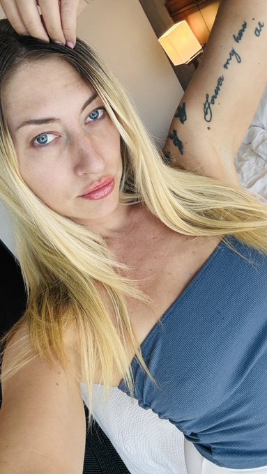 Do you like me with no makeup &amp; no filter? 😇💦 https://t.co/QvhunJzLpb