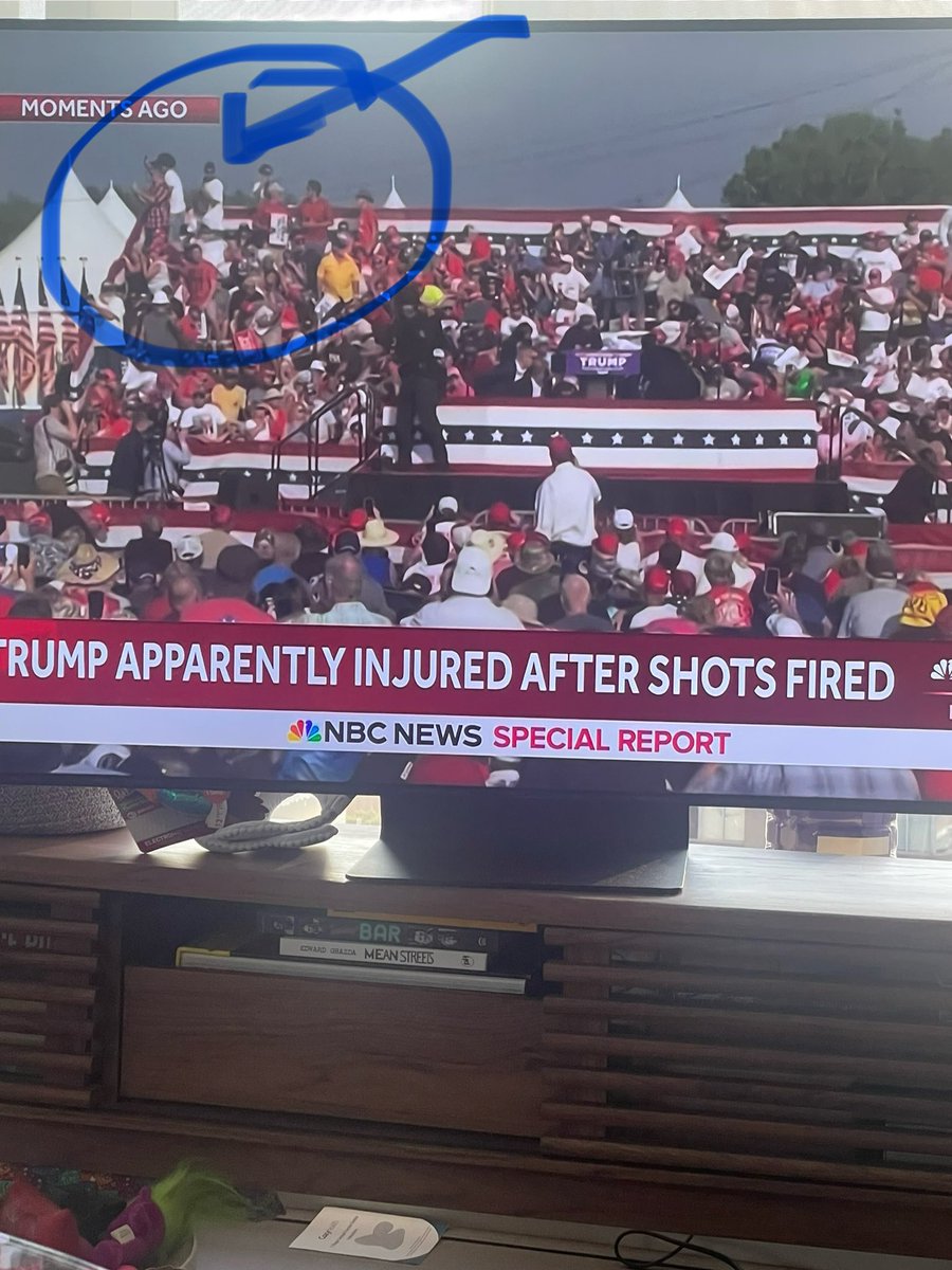 rubyinthecity's tweet photo. So what are these guys taking pictures of? The shooter on the ground? https://t.co/dAW9AWoP1l