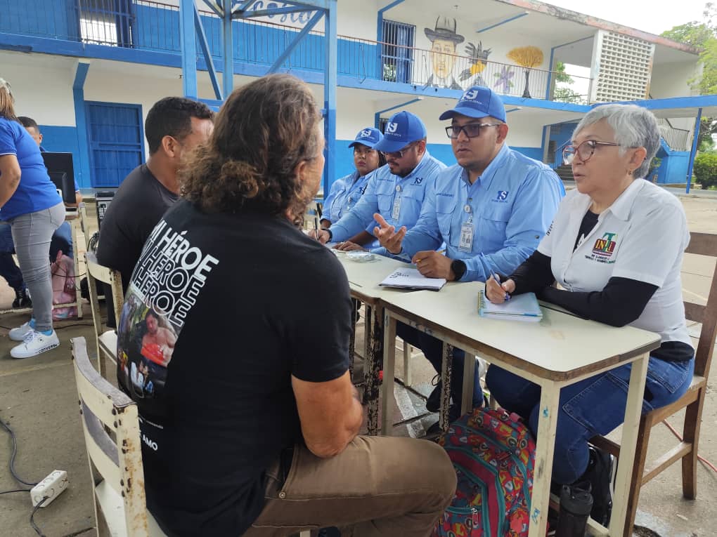 Inti_Falcon's tweet photo. #Falcón |Contribuyendo al nuevo estado democratico y social de derecho que promulga el Pdte. @NicolasMaduro, participamos en el Programa Tribunal Movil del  @TSJ_Venezuela en Mcpio San Francisco, a fin de dar asesorias, redacción documentos y otros trámites legales y gratuitos https://t.co/IGmJl2Xlyx