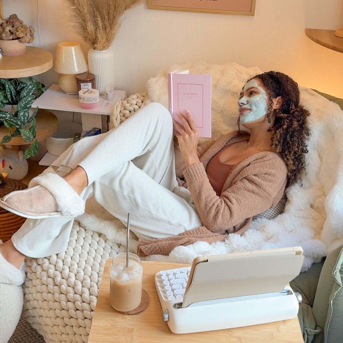 blushingdior's tweet photo. Self care days spent relaxing 💕 https://t.co/dRpnI8JA7o