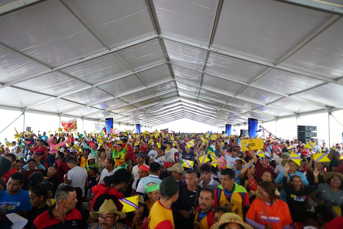 AngelPComuna's tweet photo. Gran Encuentro Nacional Campesino y Pescador🚩 
Hoy #13Jul nos encontramos en Araure lideres campesinos y campesinas, conuqueros, conuqueras, cafetaleros, pescadores y pescadoras de todo el país junto a nuestro presidente y conductor de victorias @NicolasMaduro https://t.co/WttNZBzWiM