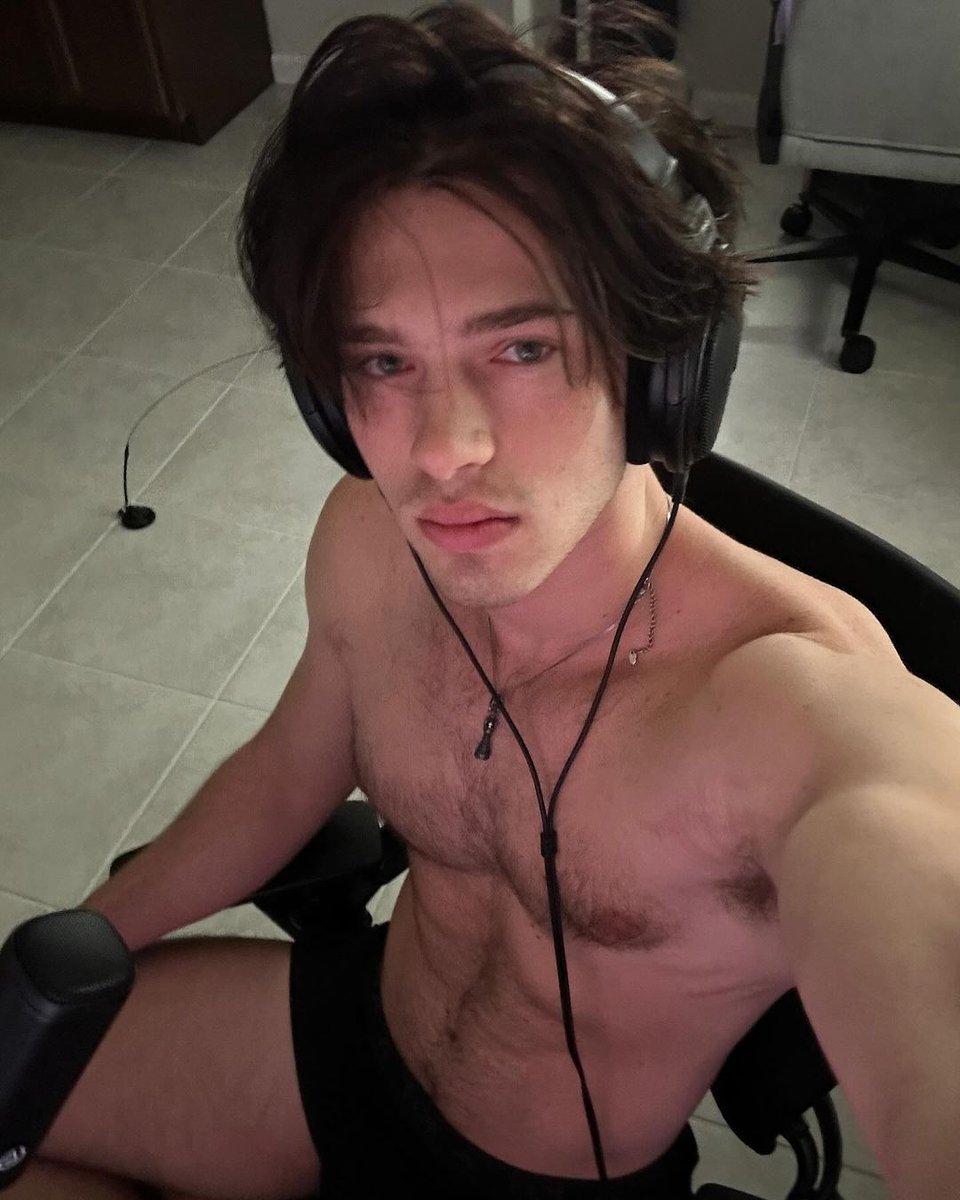 blessfckr's tweet photo. ㅤㅤㅤㅤㅤㅤㅤ𝗡𝗘𝗪 𝗣𝗜𝗖
ㅤㅤㅤ 
ㅤㅤㅤ— Vai ter live hoje, quem vem?
ㅤㅤㅤ https://t.co/yNOlvzjAGR