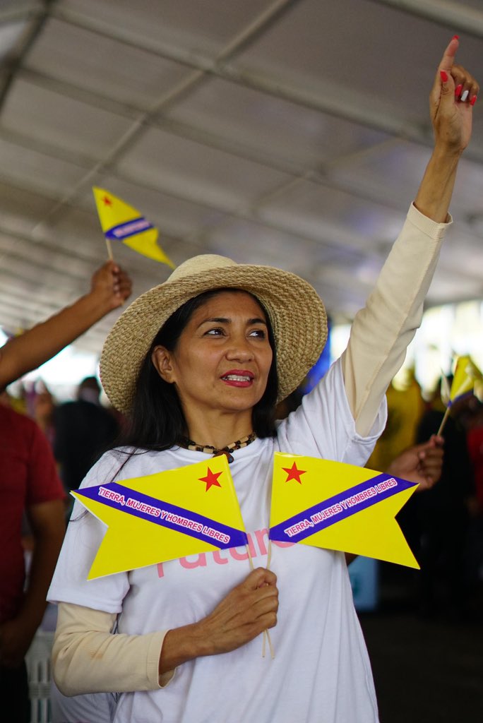 Presidente sepa usted que este pueblo zamorano sabrá retribuir tanta confianza con amor, trabajo, producción y lealtad

¡Que vivan Zamora!
¡Que viva Chávez!
¡Que viva Nicolas Maduro!

<a href="/NicolasMaduro/">Nicolás Maduro</a> <a href="/delcyrodriguezv/">Delcy Rodríguez</a>