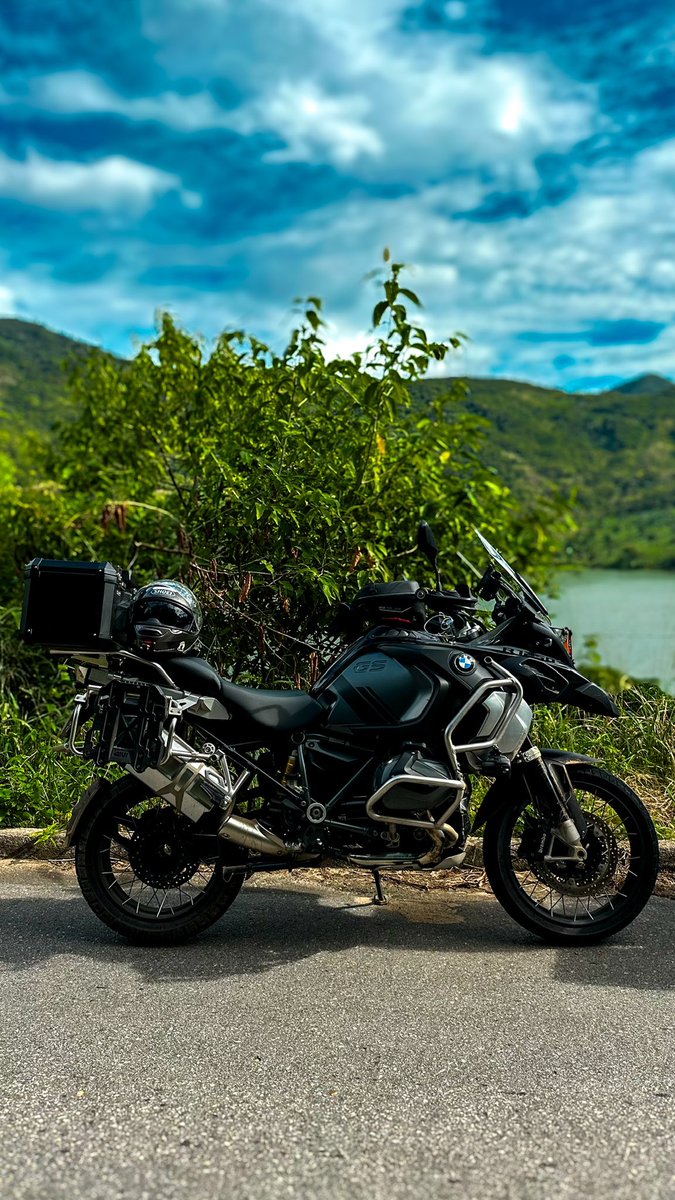 renedantas's tweet photo. Como me faz bem viajar de moto. 

#makelifearider #tripleblack #bmwmotorrad #bmwadvenders #motolife #bikersofinstagram #mototour #spiritofgs #motorbike #rotace #tiger900 #triumph #triumphtiger900 #fortheride #r1250 #r1250gs #r1250gsa 
 #yourstorymakesourcomplete #spiritofgs https://t.co/a5nebkC3zE