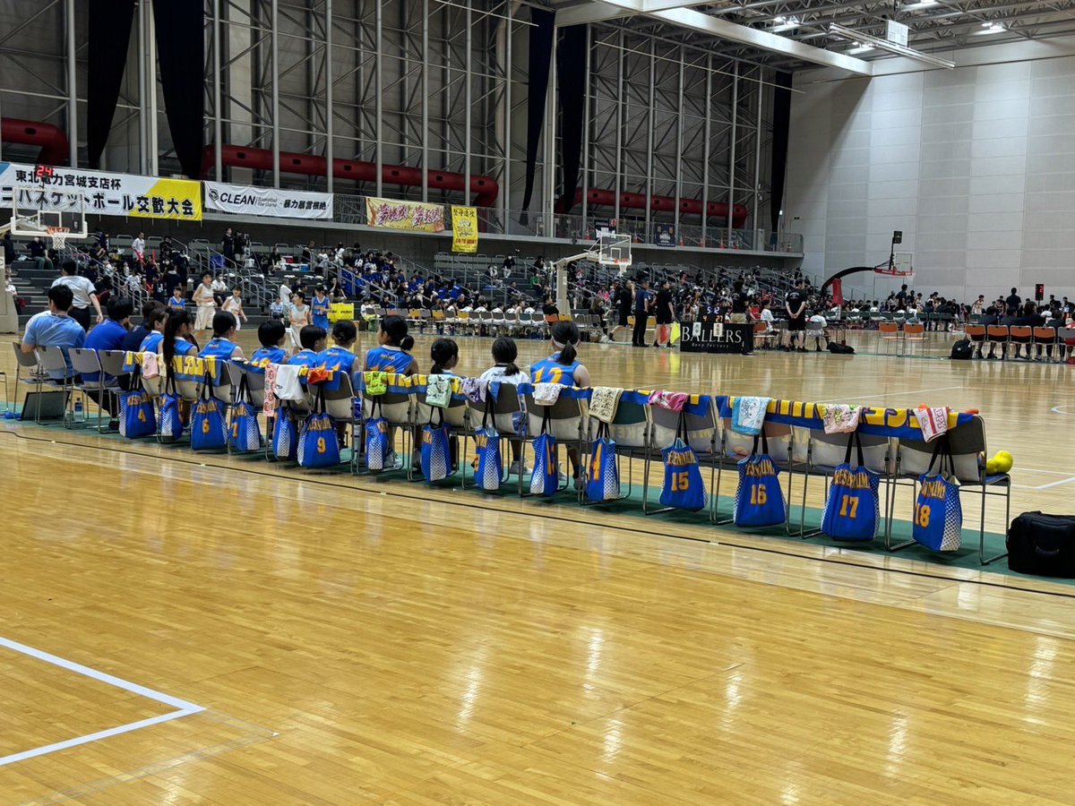 KminiBASKETBALL's tweet photo. 県大会１日目⛹️‍♀️

初めての会場にドキドキしながらも
みんな頑張りました！

悔し涙があるからこそ
また強くなれる★

今日も頑張ろう！！

対戦相手のみなさん
ありがとうございました！

#気仙沼ミニバスケットボール少年団
#ONETEAM https://t.co/L7YtOA1vX1