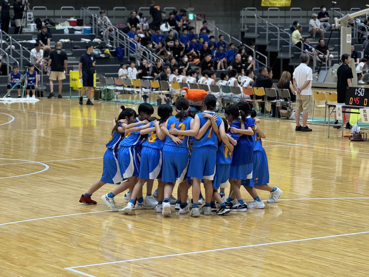 KminiBASKETBALL's tweet photo. 県大会１日目⛹️‍♀️

初めての会場にドキドキしながらも
みんな頑張りました！

悔し涙があるからこそ
また強くなれる★

今日も頑張ろう！！

対戦相手のみなさん
ありがとうございました！

#気仙沼ミニバスケットボール少年団
#ONETEAM https://t.co/L7YtOA1vX1