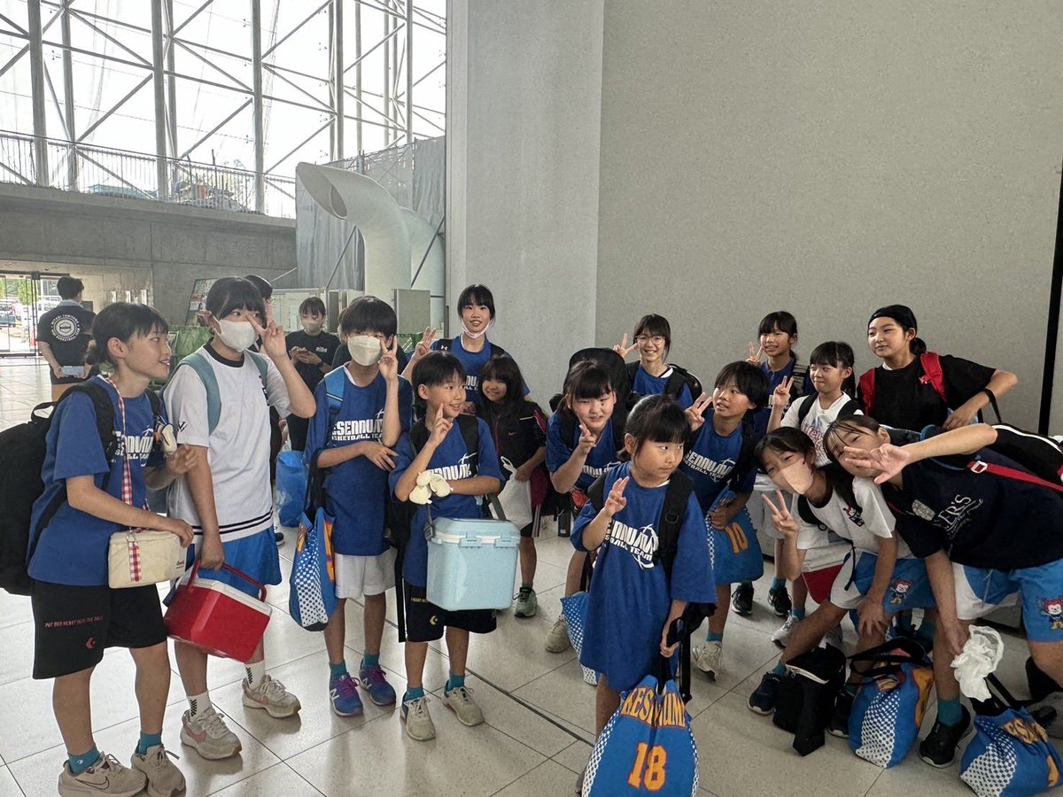 KminiBASKETBALL's tweet photo. 県大会１日目⛹️‍♀️

初めての会場にドキドキしながらも
みんな頑張りました！

悔し涙があるからこそ
また強くなれる★

今日も頑張ろう！！

対戦相手のみなさん
ありがとうございました！

#気仙沼ミニバスケットボール少年団
#ONETEAM https://t.co/L7YtOA1vX1