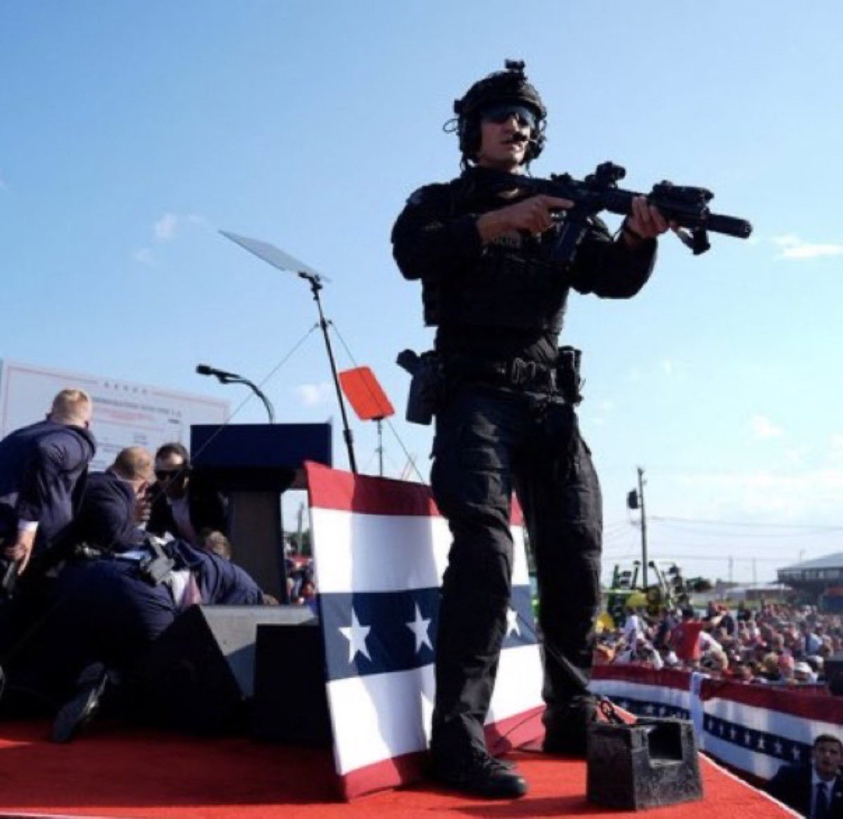 THANK THIS HERO!

HE SHOT THE BASTARD WHO SHOT TRUMP