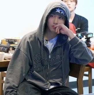 han_things tweet picture