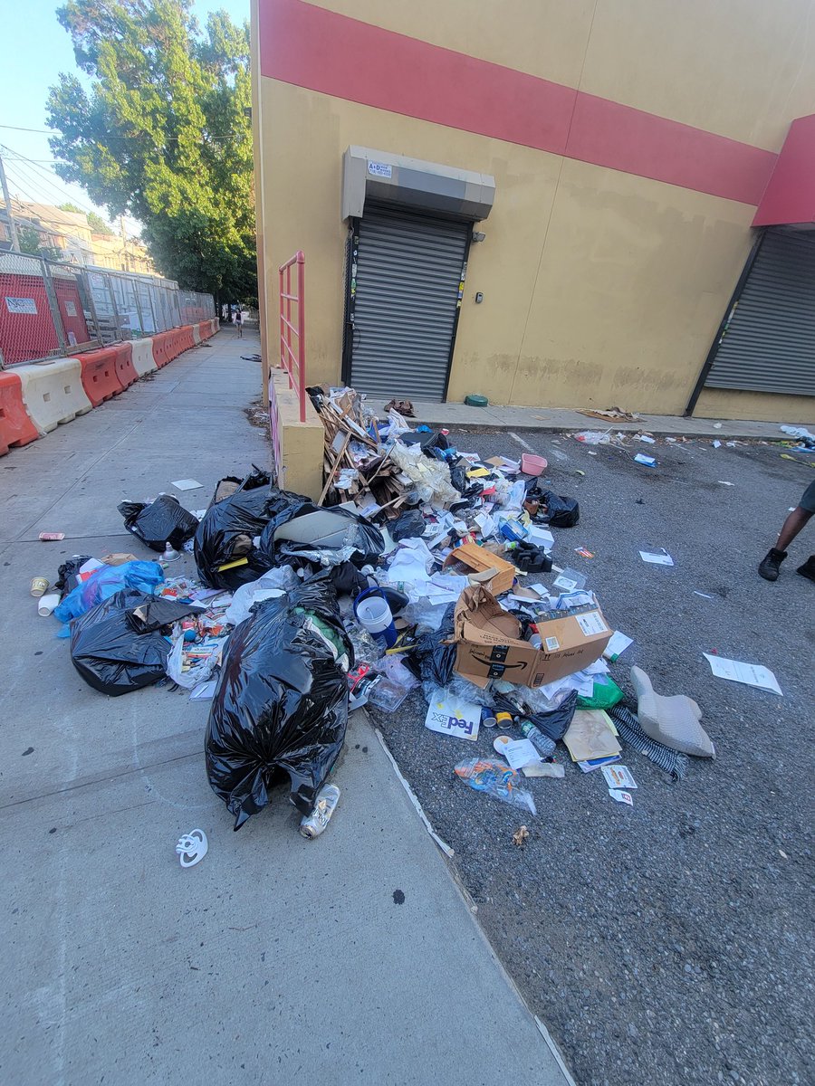 POPSNYC's tweet photo. @corey_goldman @NYCMayor @NotifyNYC This is the culprit. He lives down the Bloc from 888 Jamaica. All his garbage from his house is here https://t.co/kJm0aKJJpw