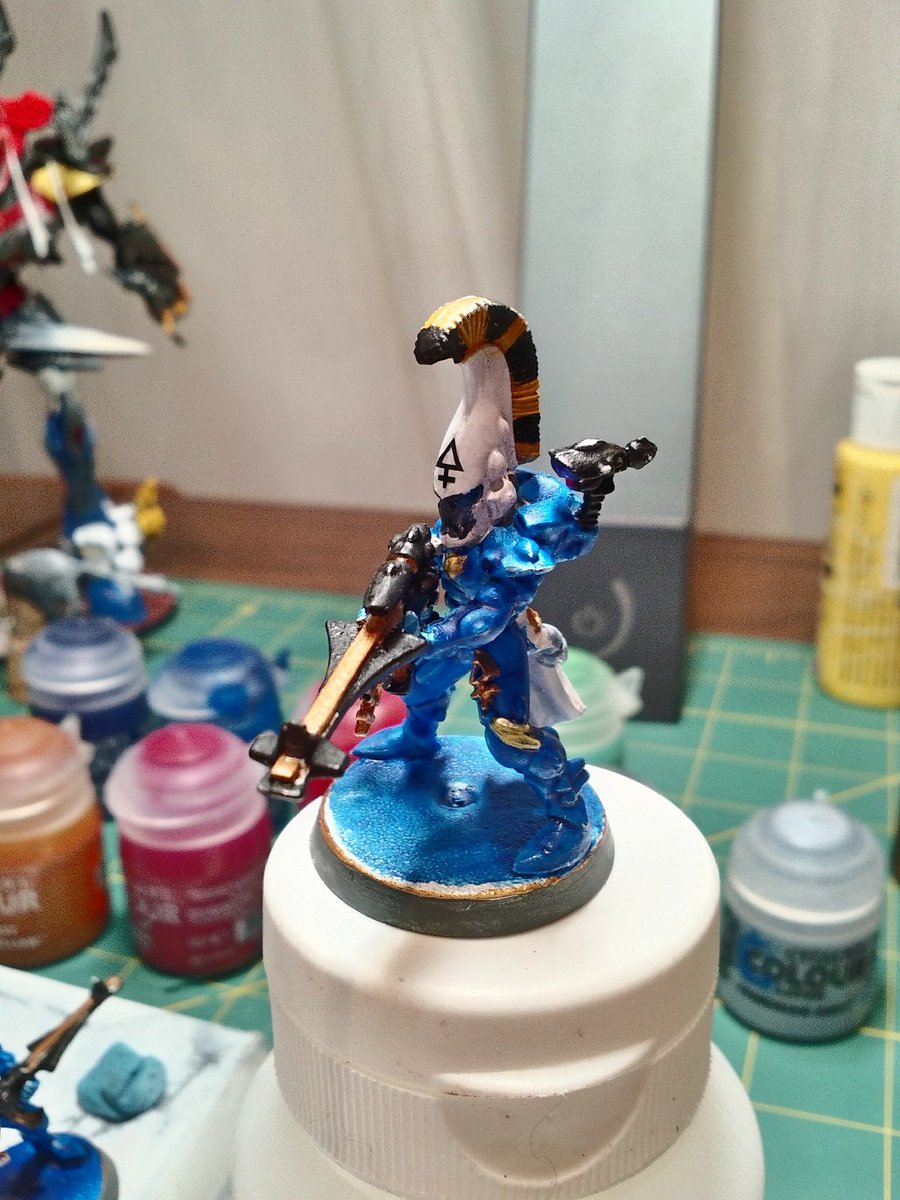 9monthfan's tweet photo. I finished Dire Avengers army (plus Asurmen) hating the colour scheme, before discovering this Emperor Cato Sicarius armour...woulda been WAY better #WarhammerCommunity https://t.co/XkzTitNuH1