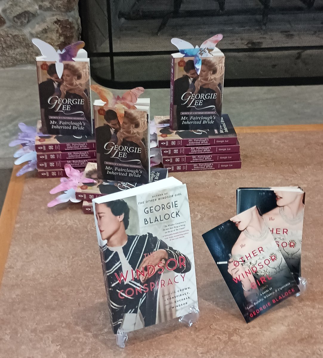 GeorgieLeeBooks's tweet photo. I had a wonderful time with Linda Thomas-Sundstrom  at the Valley Center Library today discussing how to meld fact with fiction in novels. If you want to see how I do it, pre-order The Windsor Conspiracy!

https://t.co/sOWzTboitl

#duchessofwindsor #librarylove #wallissimpson #britishroyalfamily #writerlife #authorlife