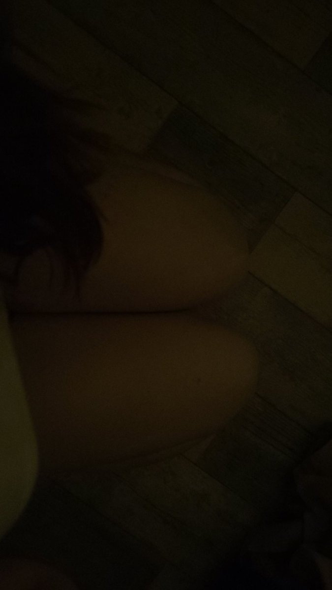 urDeniiseee's tweet photo. new to nsfw twt <3

• she/her
 • 19
 • switch
 • bondage, overstim, edging
 • HARD praise kink <3, 
 • looking 4 moots
 • try to pos
 
♡ &amp; ↻ to be mutuals / moots
#nsfwtwt #nsfwtwtًً  #thighs #nsfwtwtًًًٌٌٍِّْْٓb #edging https://t.co/0cC0L8o16E