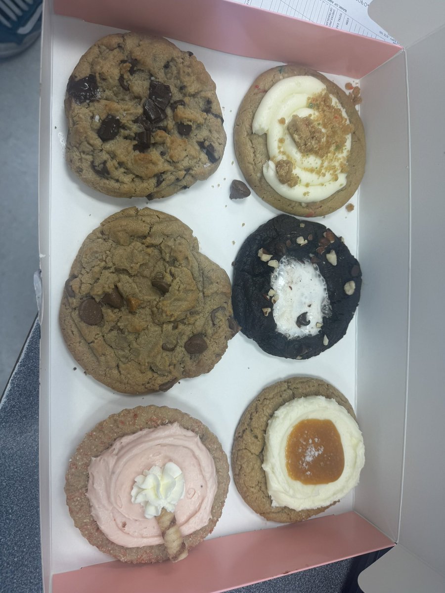Jeremy Wilson (@_jeremywilson_) on Twitter photo The Team crushed it and received some Crumbl from the Boss! Your leadership is truly inspiring, <a href="/KattiaS_Ramirez/">Kattia S. Ramirez</a>! Thank you for consistently motivating TCO to strive for excellence. ๐ค๐ช๐๐
#VibeNation #ImMOrtals #KAMO #WinMoore The Team crushed it and received some Crumbl from the Boss! Your leadership is truly inspiring, <a href="/KattiaS_Ramirez/">Kattia S. Ramirez</a>! Thank you for consistently motivating TCO to strive for excellence. ๐ค๐ช๐๐
#VibeNation #ImMOrtals #KAMO #WinMoore