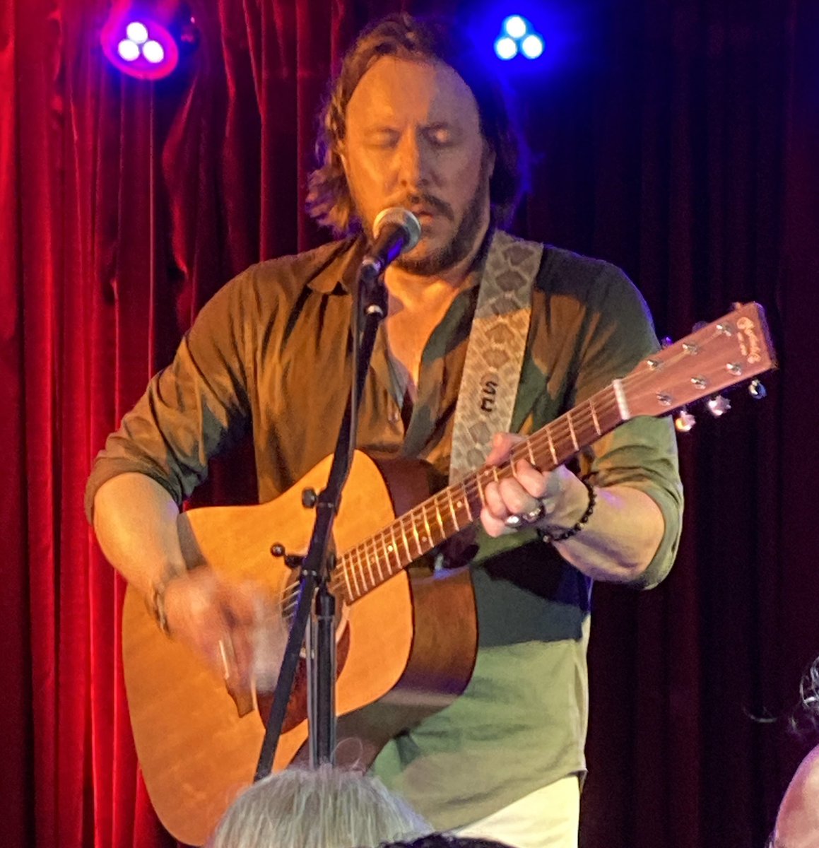 Patchy55's tweet photo. Incredible night in London seeing the very talented @stevecarlson 🎵🎸😊 https://t.co/H0XNiyp3gd