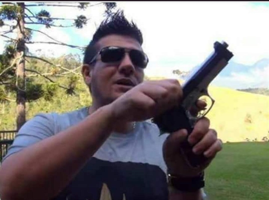 paposfut's tweet photo. 🚨URGENTE! imagens exclusivas do homem que atirou em Donald Trump https://t.co/HNHikedBnS